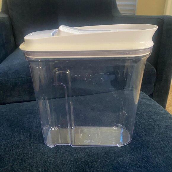 OXO Good Grips POP Cereal Dispenser 3.4 qt/3.2 L - Picture 6 of 9
